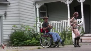 Casa de Gord15 03 27 Kitty - El carro y el sistema de bloqueo de la cizaña (escena)