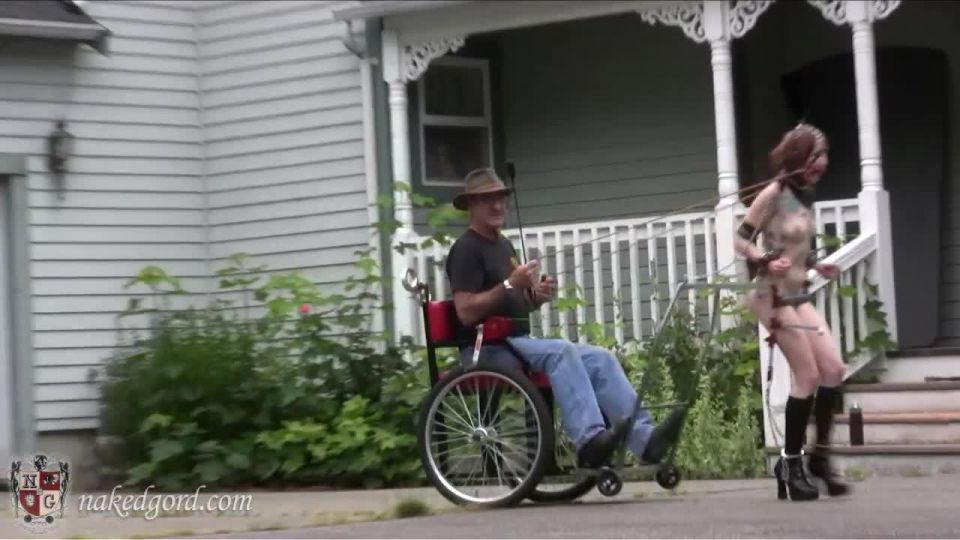 Casa de Gord15 03 27 Kitty - El carro y el sistema de bloqueo de la cizaña (escena)