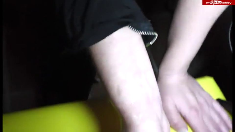 [K2S.CLUB] Maestro de fiestas - 2 chicas geile lecken und fisten sich die Fotzen - HD 720P