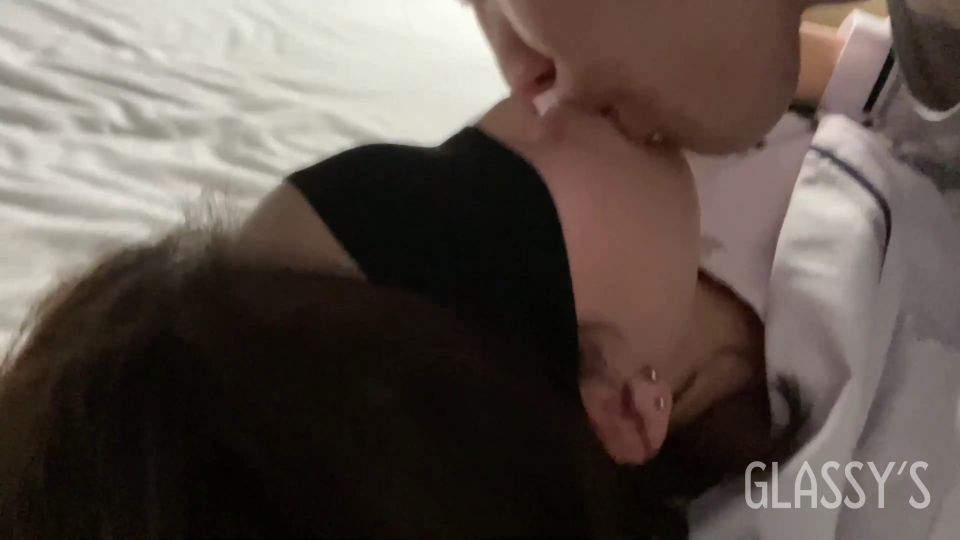 FC2PPV 4634160 11 18岁大胸美女连续射精│GLASSY’S