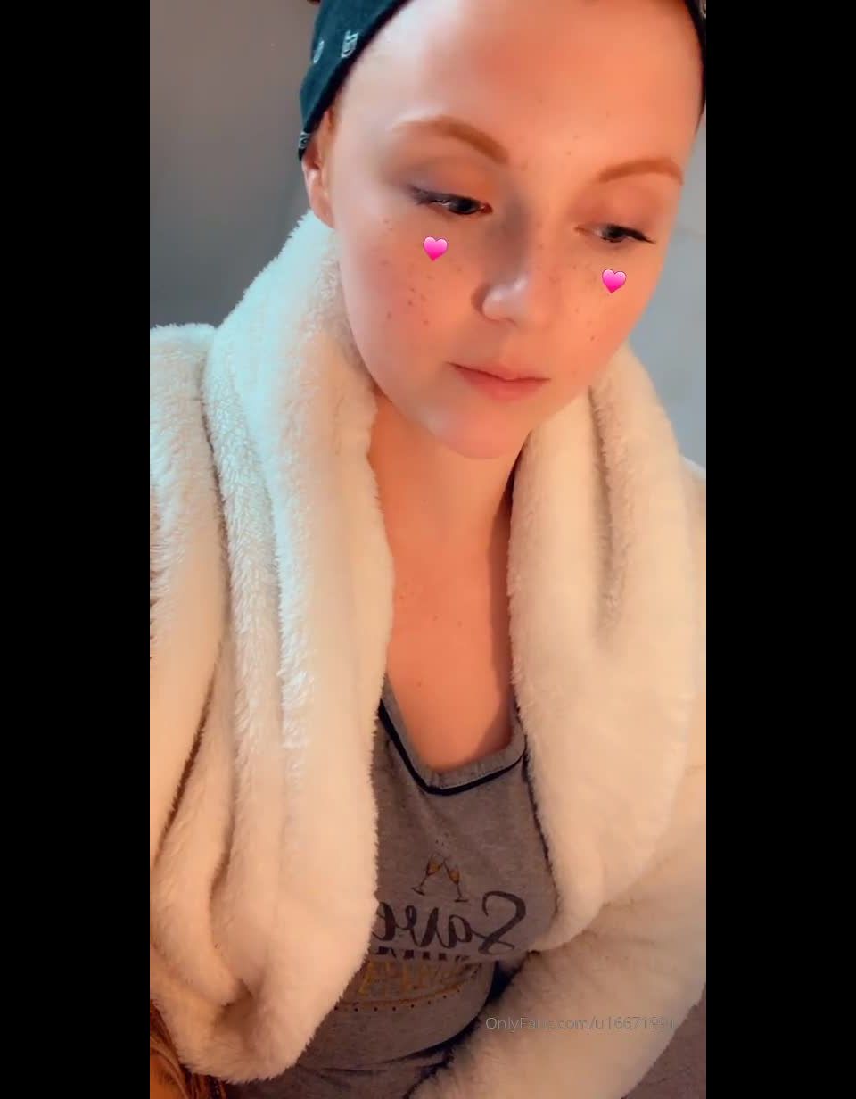 HayleeLove () Hayleelove - cam time shark week has begun so no penetration for me however you can use my p 03-03-2020