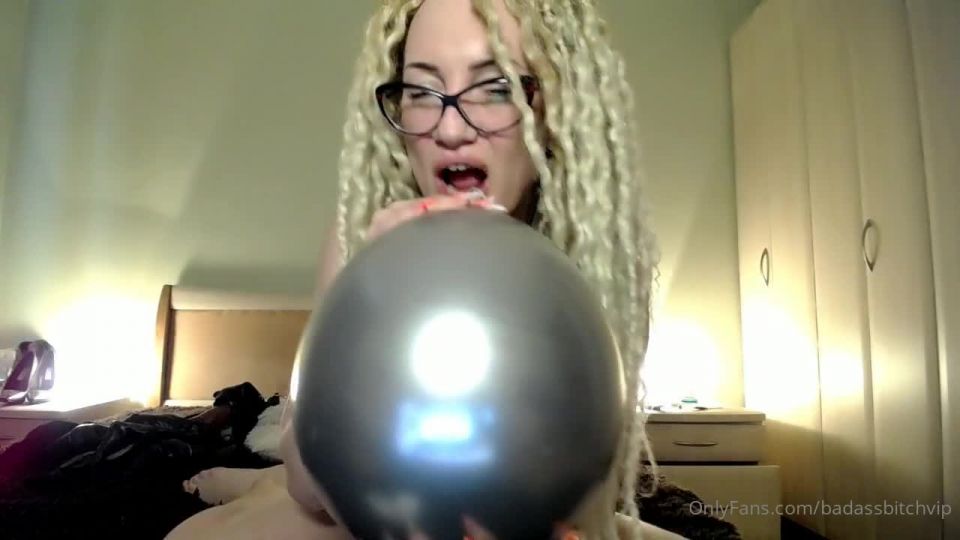 Badassbitchvip - blow balloon and pop with my long fingernails 10-06-2021