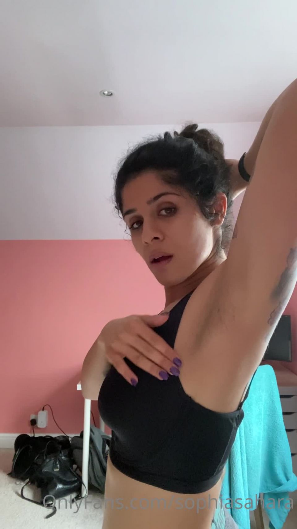 videoclip para adultos 28 loversophiasahara – Sé que quieres devorar mi olor. Memorízalo. Pon tu nariz justo debajo de mis fosas - fetiche - femdom porno primera vez femdom