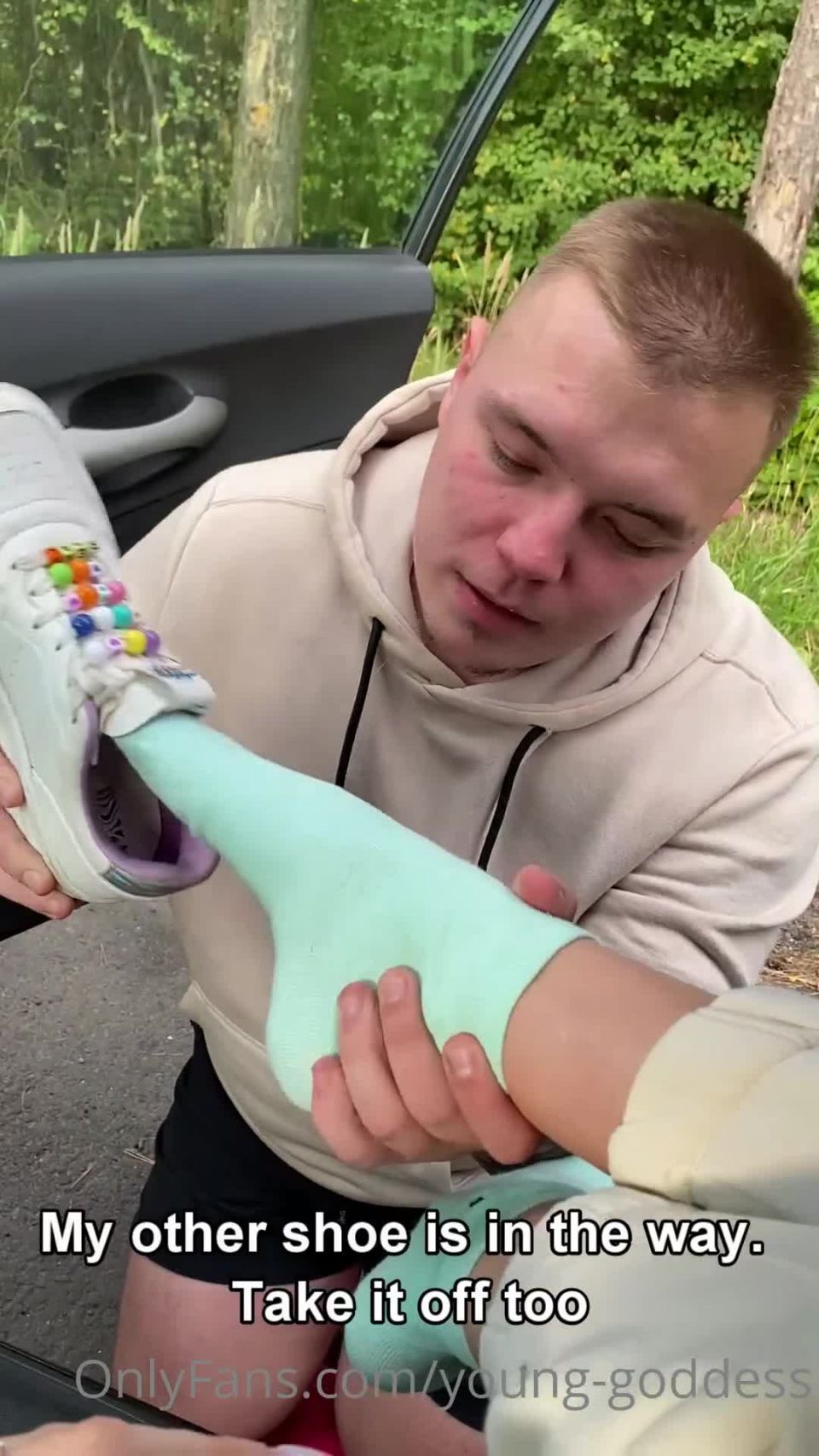 online clip porno 43 Pedí a mi esclavo para hacer una parada rápida para un poco de diversión – DIOSA Joven RUSO - fetiche - fetiche de piernas porno fetiche