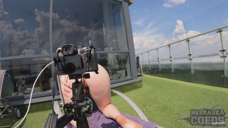 Melonie - Melonie Jilling Herself Outdoors Pussy Pump Dil...