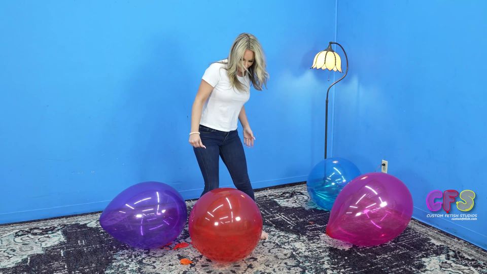 Custom Fetish - Bunny s Sit Pin Stomp Pop 4K 3840x2160 - Fetish