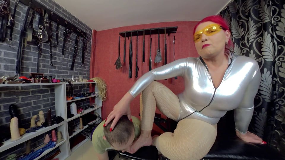 Sassy Tiff - Yoga with the slave - Foot fetish