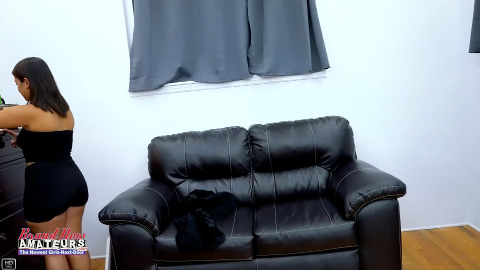 Kitty Liv - Petite Lil Kitty Liv Pops By! 2025-09-29 1080p HEVC x265