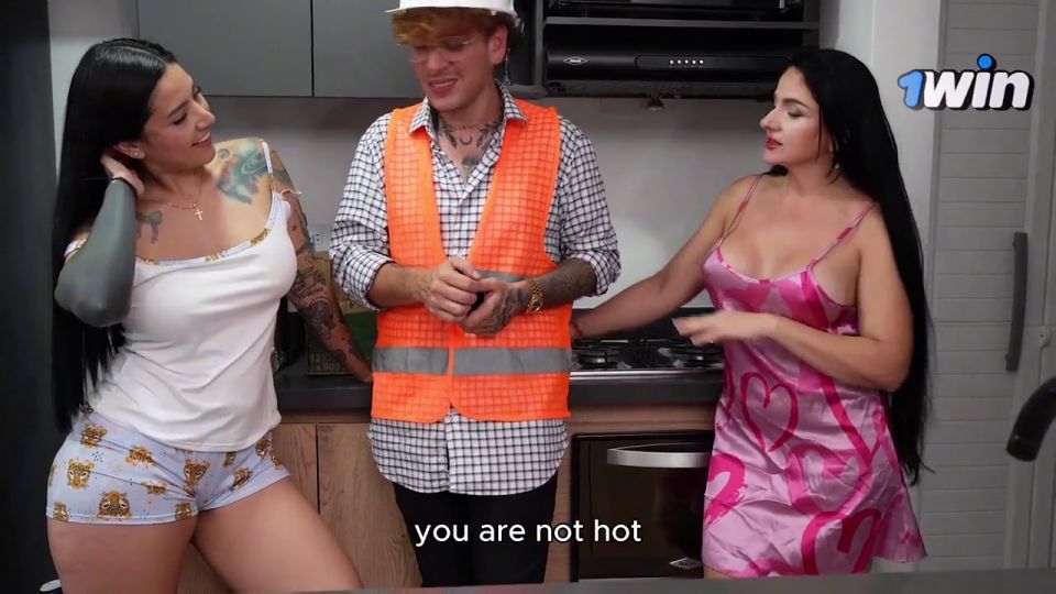 Nick Jowel,La Rola,StellaOsorio - El ingeniero entra a casa a revisar el gas, y se une a la pijamada de mi amiga y yo -TRIO, MILF, BGG