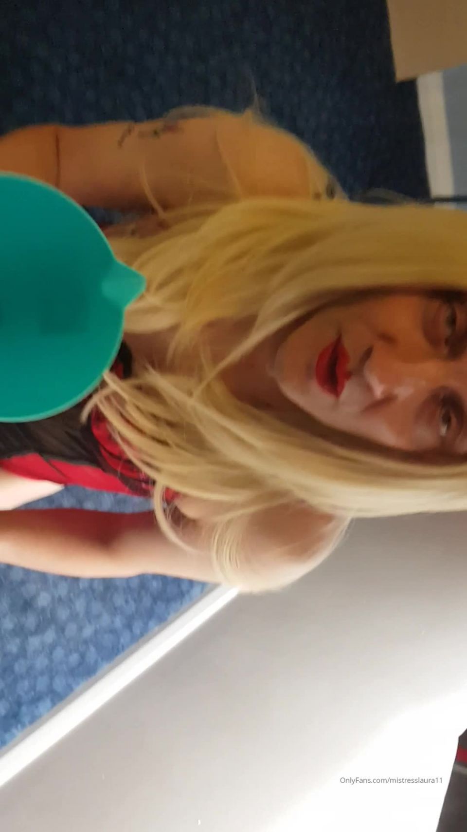 Miss Laura - mistresslaura11 () Mistresslaura - clip sissy privileged to drink my warm weewee 04-11-2019
