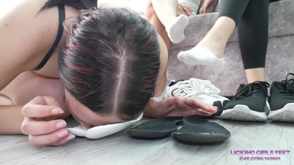 xxx video 23 llorando fetiche gangbang xxx  Sirvientas para las niñas – Sarah y Rada – Prueba nuestro sudor y gracias diosa