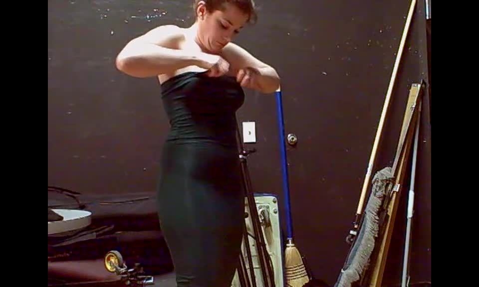 Voyeur 11307-Spying on dressing a girl with a tight body