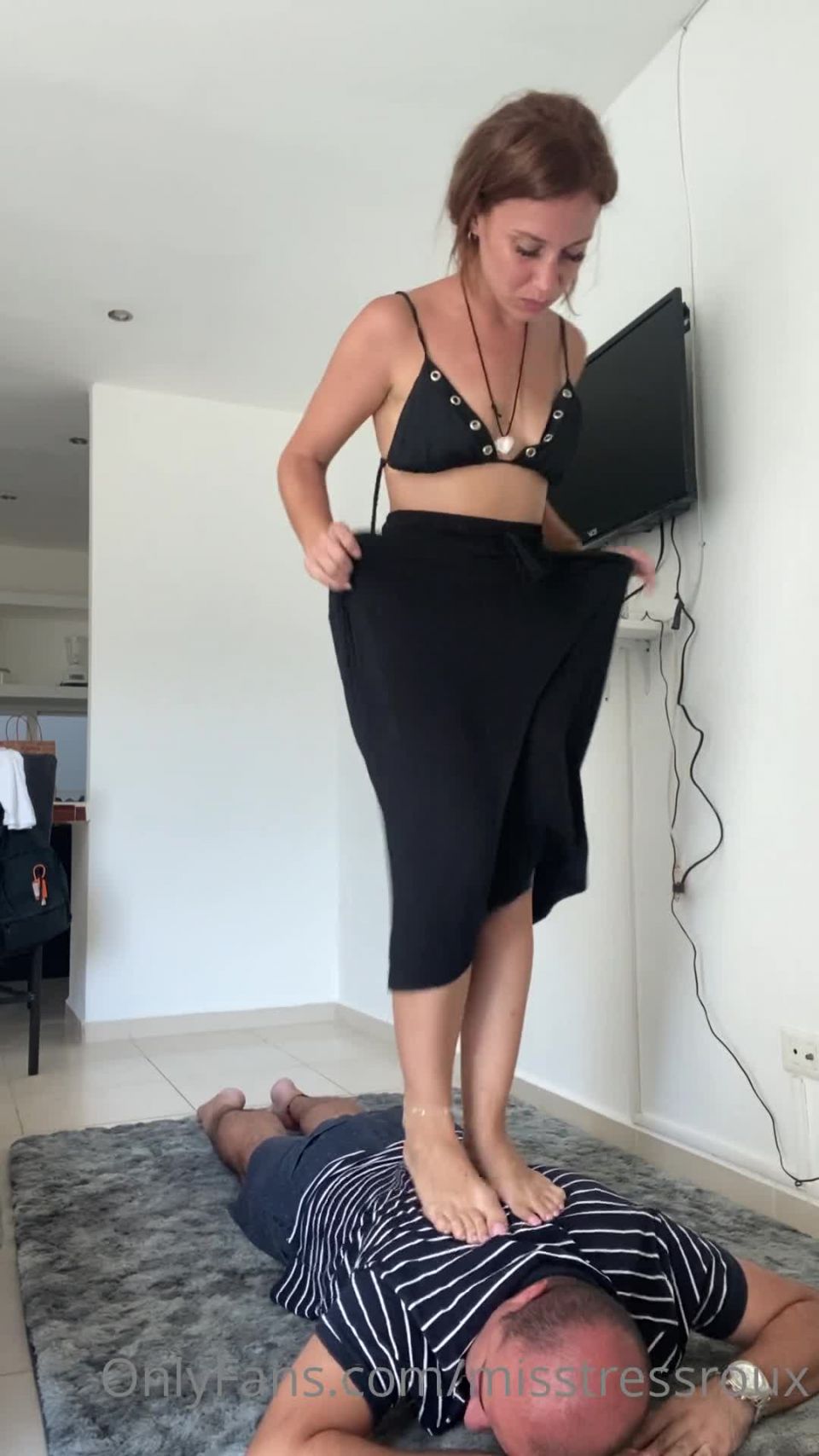 Onlyfans - GingerAlesFeet - misstressroux - misstressrouxTrampando a mi esclavo mexicano - 02-05-2020
