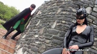 Cat captures Rubbin.