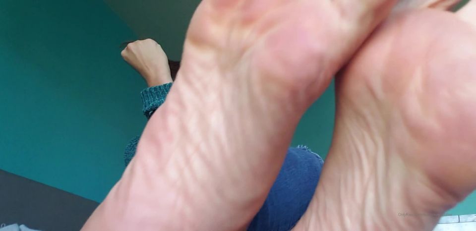 Mikayla Miles - Cum para mis pies joi diosa mikaylamiles longtoes.
