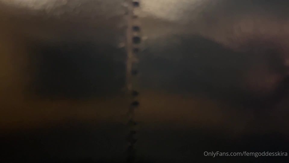 DIOSDESS KIRA - Tengo un gran botín que incluso las piernas están bursqueando en el.