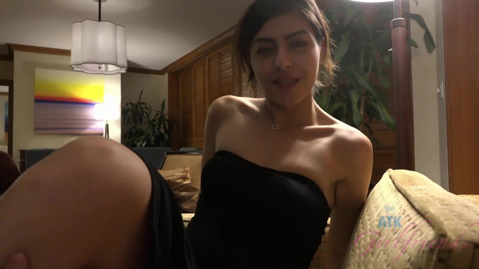 Audrey te deja correrte en su cara - (Porno duro)