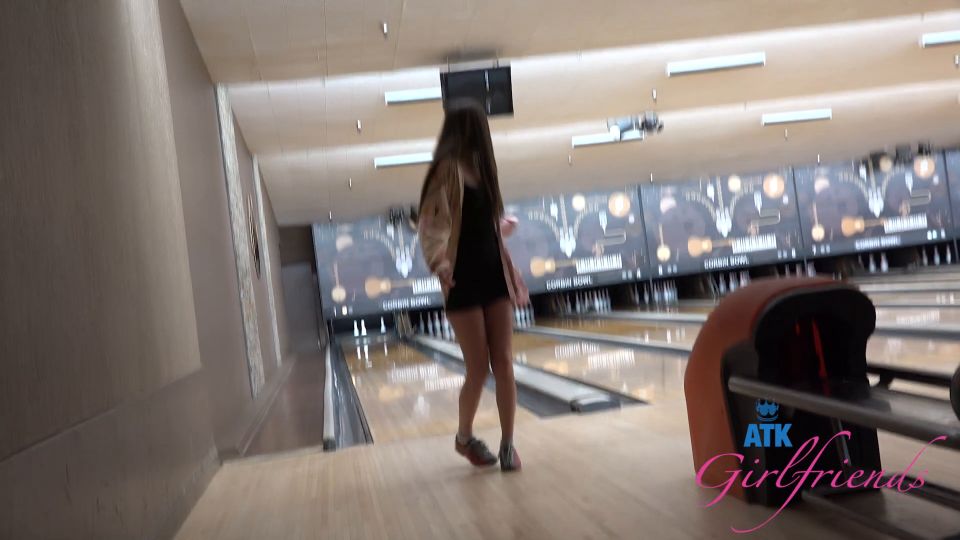 [ATKGirlfriends] Violet Viper Bowling 1 [04.09.25] [1080p]