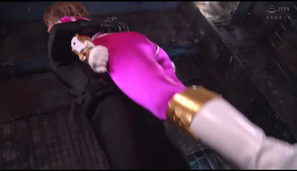 Santa Fuerza Delta Episodio 1: La caída de la santa mujer, Vacaciones a la perdición GIGP-37_02.