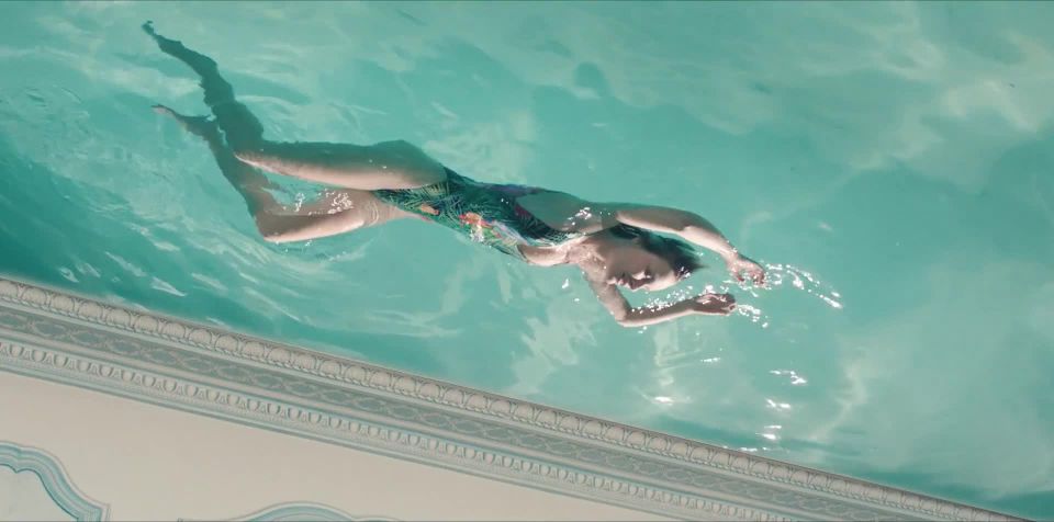 Camille Razat, etc - De l'eau dans les yeux (2017) HD 1080p - (Celebrity porn)