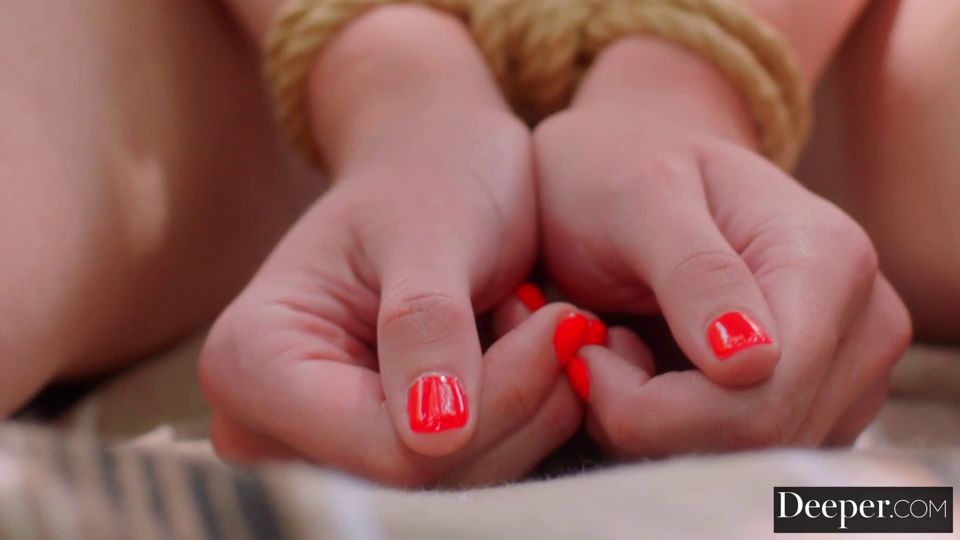 Rubias al aire libre en trío con Big Dick - Dirigida por Wom