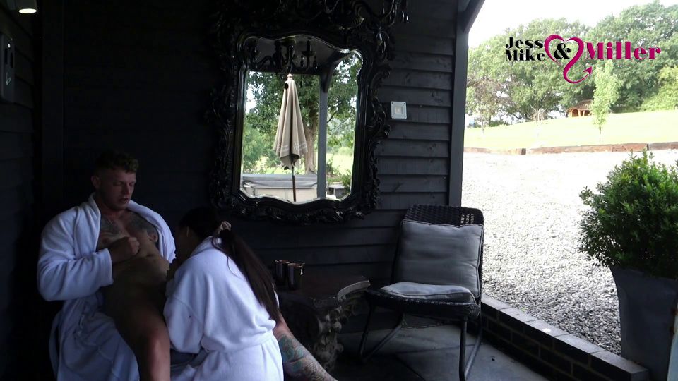 British Babe chupa su polla de hombre en secreto al aire libre mañana mamada 1080p