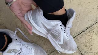Onlyfans - Goddess Suzie - goddesssuzie26 - goddesssuziePost run these feet need to breathe The smell hits you like a train when my feet pop out - 25-08-2021