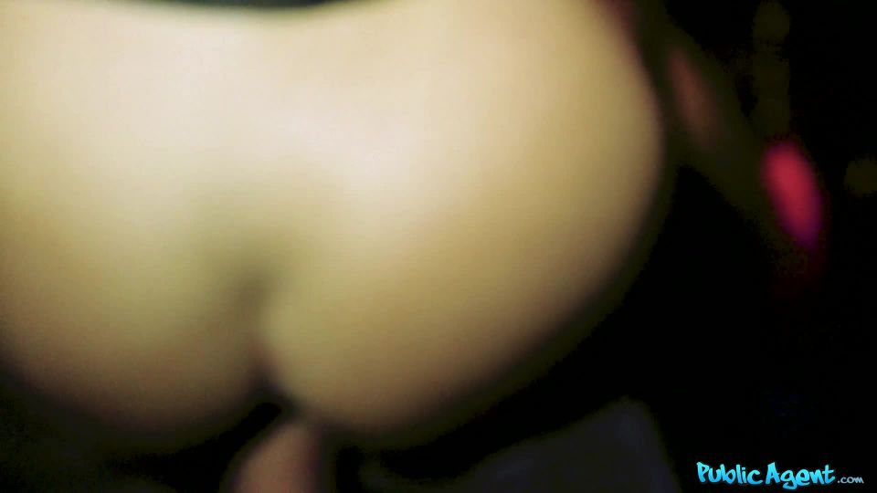 Linda mexicana frota semen sobre su culo POV!