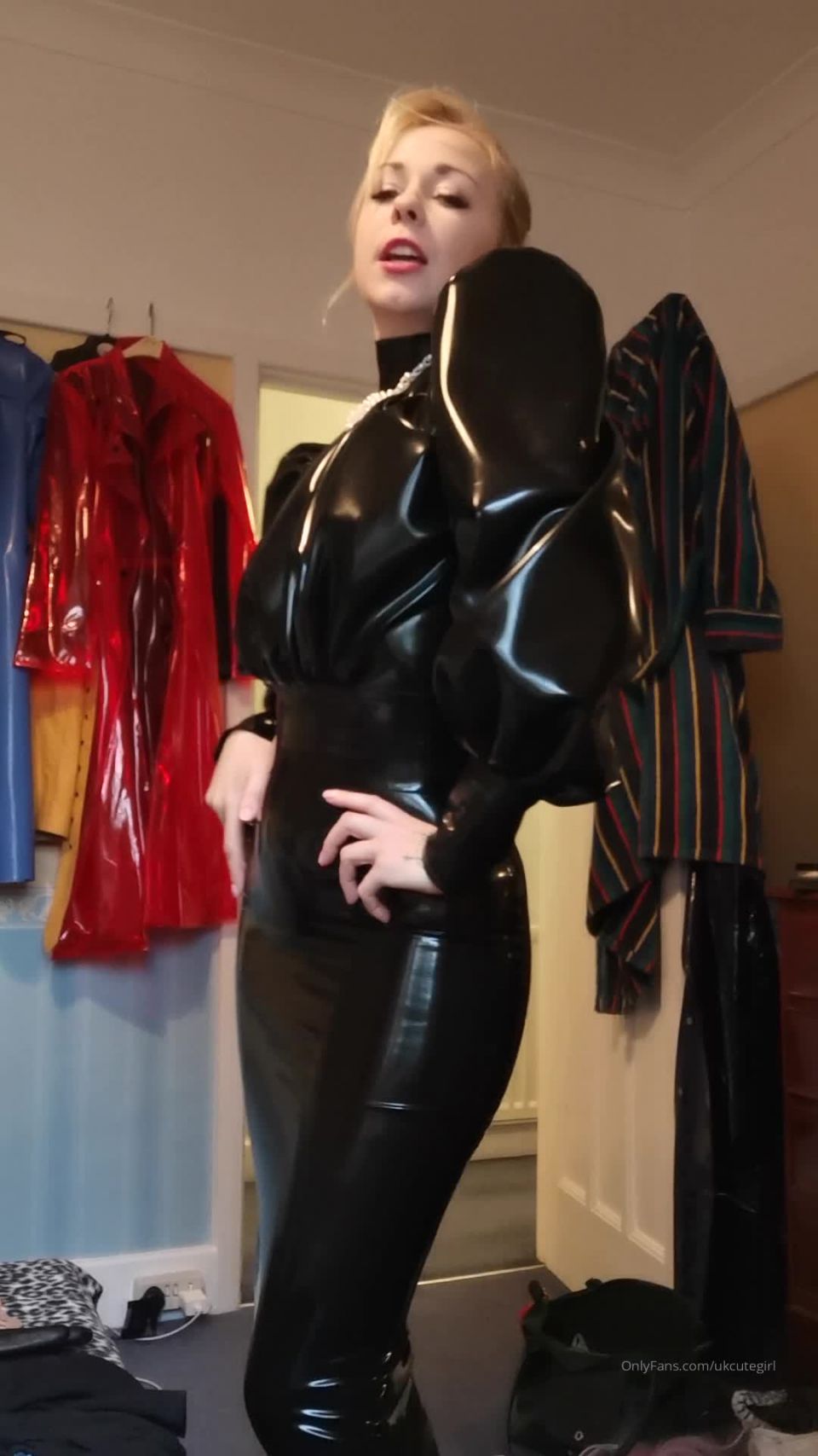 UKCuteGirl () Ukcutegirl - im going to sit on your face u silly little man 04-12-2019