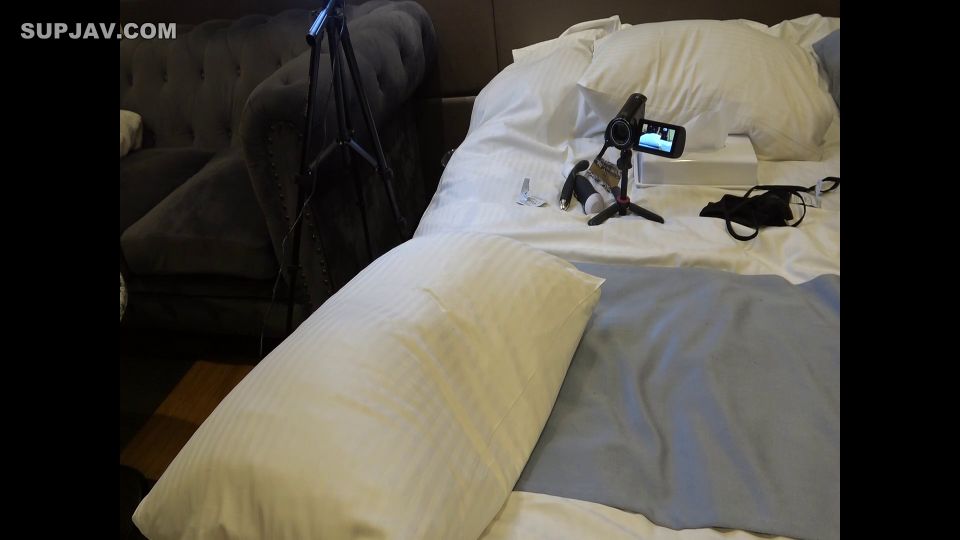 FC2PPV 4616628 ゴム付けたふりして生で入れて気持ち良すぎて勝手に中出ししたらマ〇ぺが止まらなくなってしまった動画