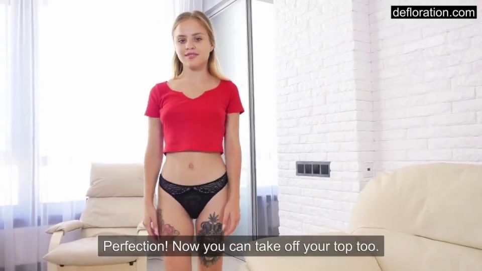 Teen Virgin girl Monika Jelölt is hymen casting