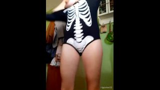 Kyra - hippiefeet23 () Hippiefeet - stream started at pm i have to get out of bed fuckkkkkk hold me accounta 06-02-2021