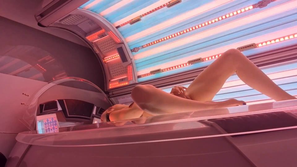 Horny girl fingering pussy in the solarium - Masturbation
