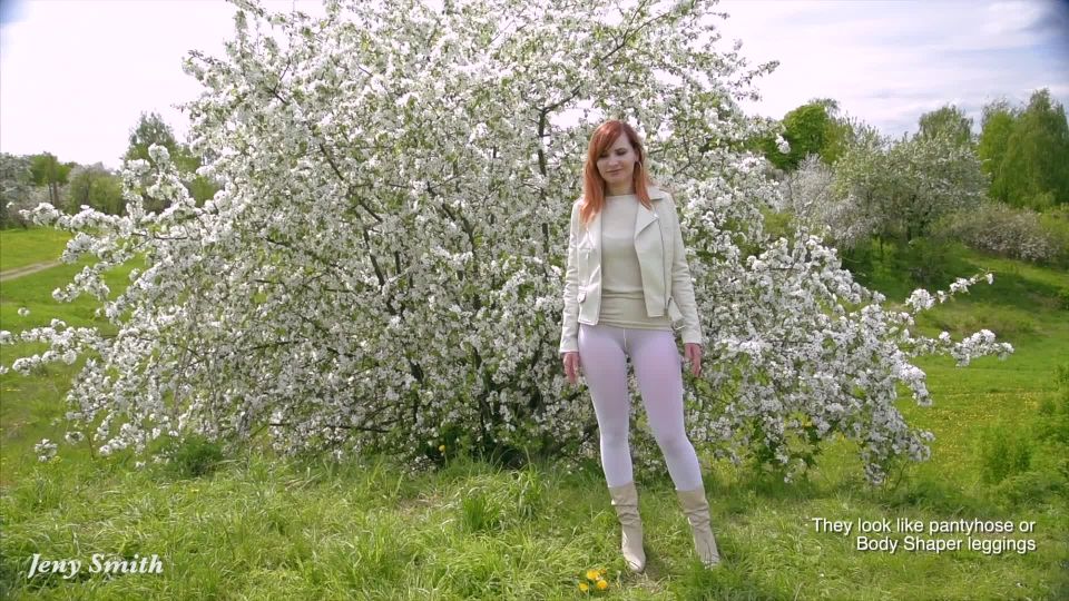 En pantimedias blancas al aire libre pantimedias