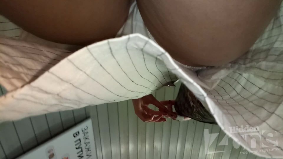 Voyeur 11278-Pubis in white panties