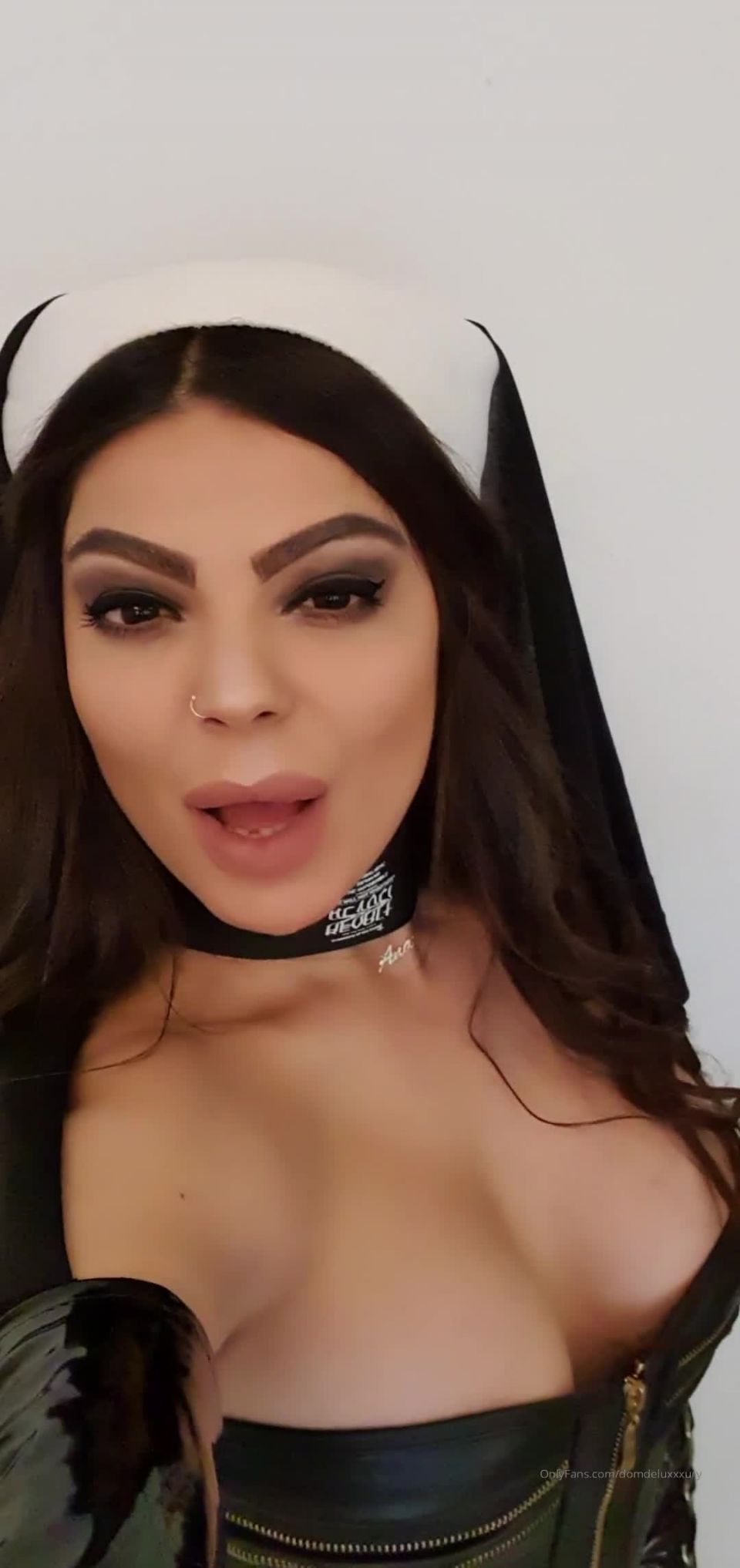 Diosa Domdeluxury - Domdeluxury - Siterip - K2S - UBIQFILE () ¿Eres un pecador o soy una chica tan buena
