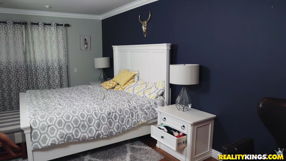 Dana Dearmond, Chloe Cherry / Incest [27.11.2019] (MP4, FullHD, Anal) on amateur porn he has a foot fetish