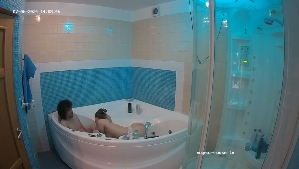 Tonk y Horney se calientan en el baño 2024-07-06 - HD 720P