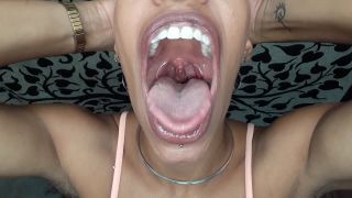 GoldenLace - Throat flexing (Femdom porn)