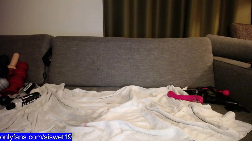 Shocking size brutal horse dildo fully insertion in gaping anus crazy blonde teen Fisting!