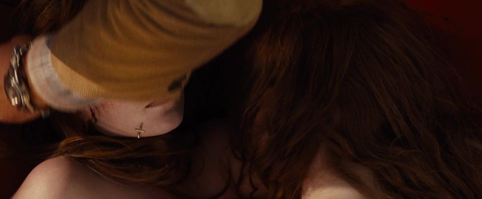 India Menuez, Ellie Bamber – Nocturnal Animals (2016) HD 1080p!!!