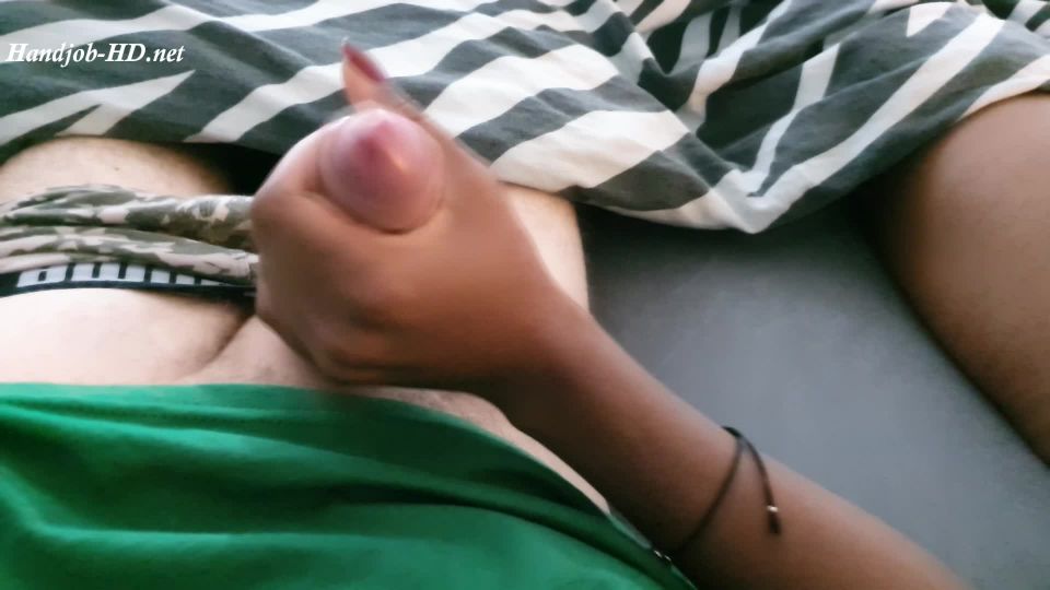 Darle una buena paja de la mañana - Mia Marley en el porno de paja