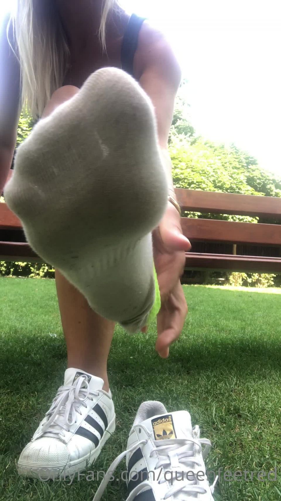 Queenfeetred - apestoso superestrella apestoso calcetines apestoso pies lo que se olfatearía.