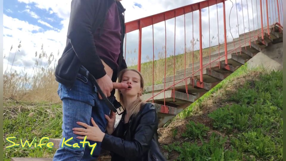 S-Wife Katy riskily fucked on a crowded highway and arranged a creampie [1080p] - Teen