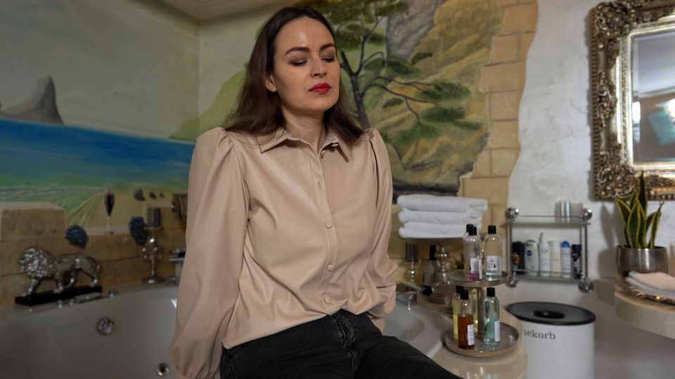 Pies porno SadoDamas: Lady Iveta - Todavía tienes que aprender Parte 2 Femdom