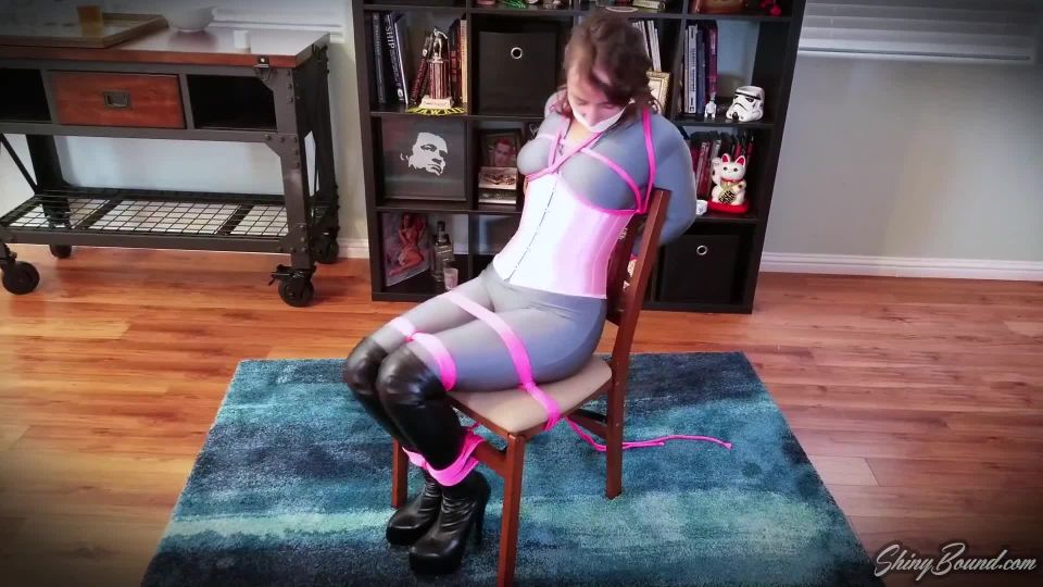 clip 25 fetiche fiesta gangbang xxx  Shiny Bound – Karly Salinas- Robo con silla y Tapegagged  spandex catsuit