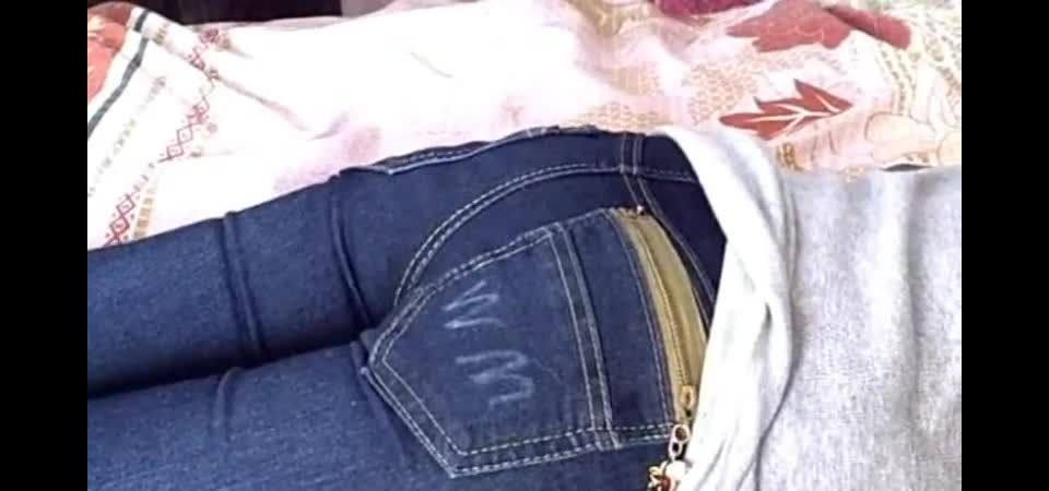 Porn Spank Video  [hotspanker.com] M063 - Hermanas castigadas Pt4 Hermana más joven Xin con caña