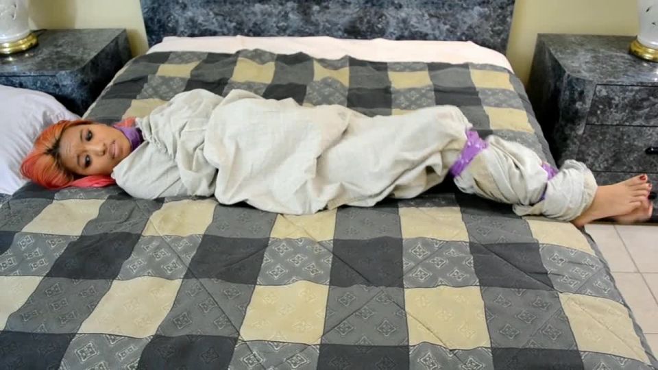 FunhouseClips – Asia Perez Is Wrapped Up - [Webcam]