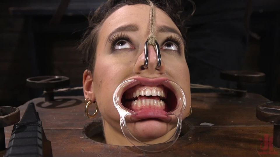 Lilith Luxe Pain Slut Lilith Luxe Cums sin tregua de tormento y cuerda (BDSM porno)