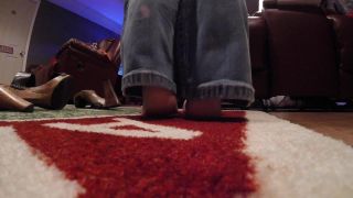 Pt 1 Buddas parque infantil - Lame mis dedos de los pies chico de pie